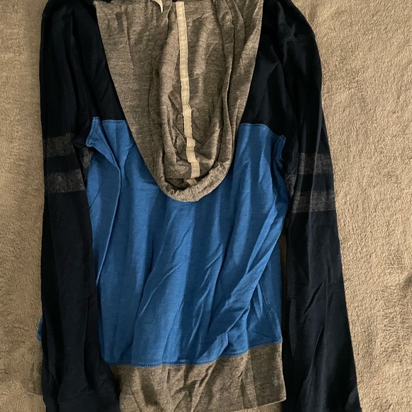 American Eagle Light Hoodie - Picture 3 of 3